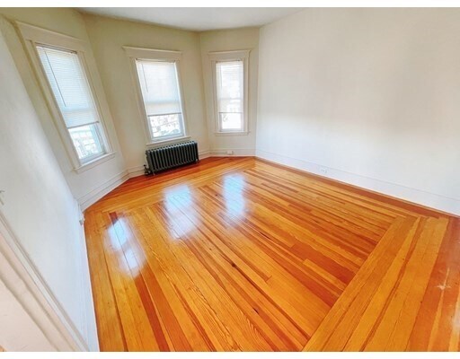 Building Photo - 31 Craigie St