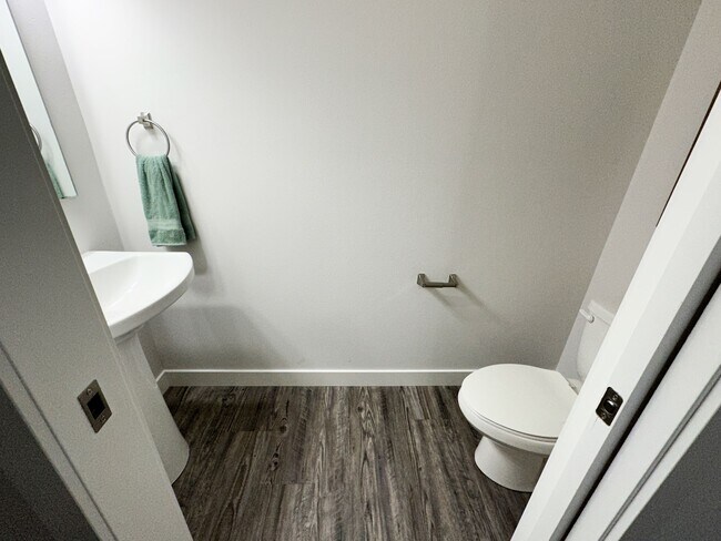 Building Photo - 2 Bed / 2.5 Bath Townhome for rent in Cottage Grove!