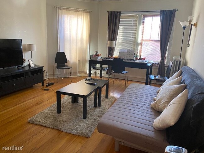 Building Photo - 1 br, 1 bath Apartment - 5470 S Harper