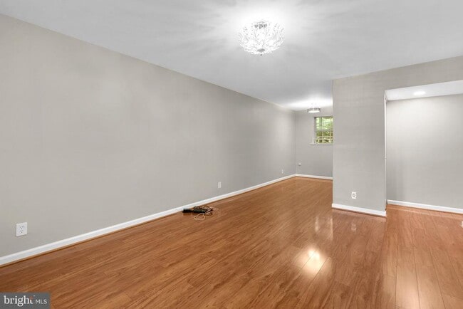 Building Photo - 2631 S Walter Reed Dr