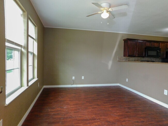 Building Photo - 304 Janelle Dr