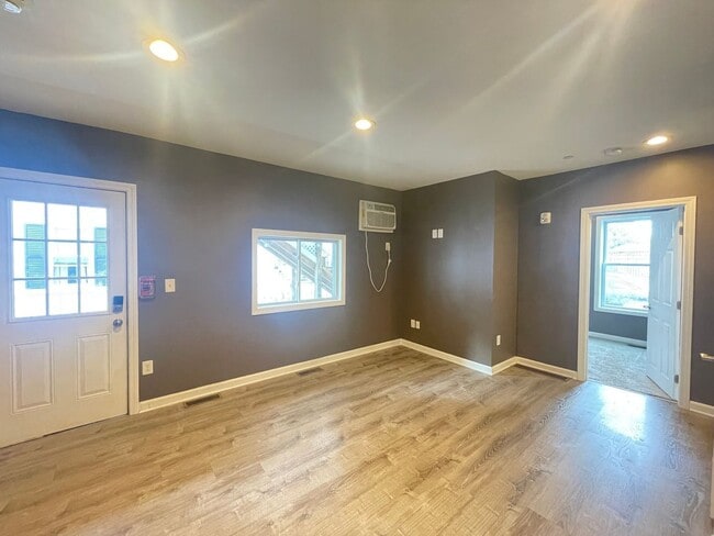 Building Photo - 374 Amory St