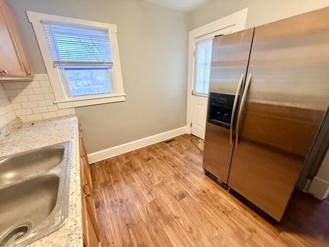 Foto del edificio - 1422 N Limestone