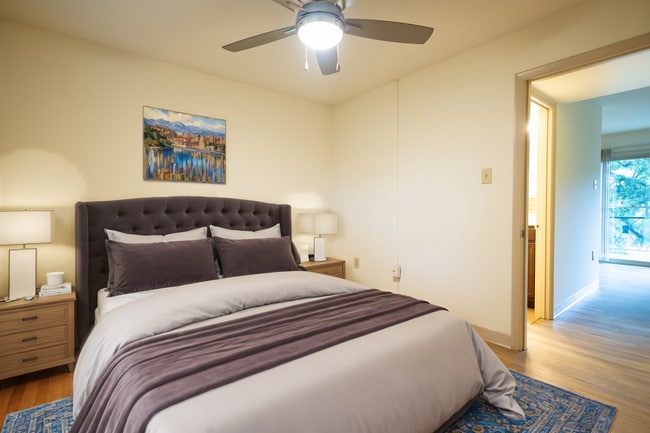 Building Photo - The Axis at 1435