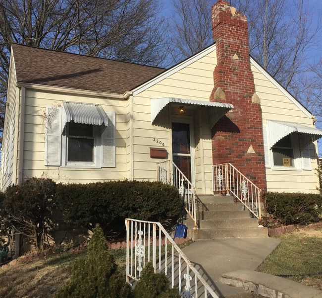 Building Photo - 2208 W 48th St