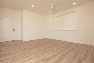 1x1 Dining Room - Mossdale Landing