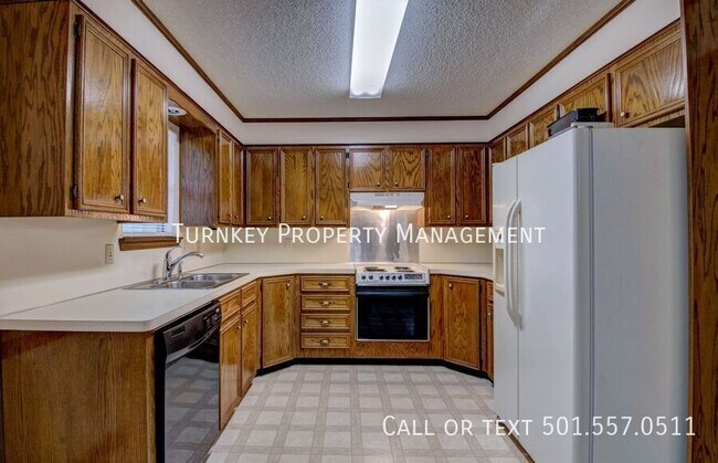 Building Photo - 811 Cedar Ridge Dr