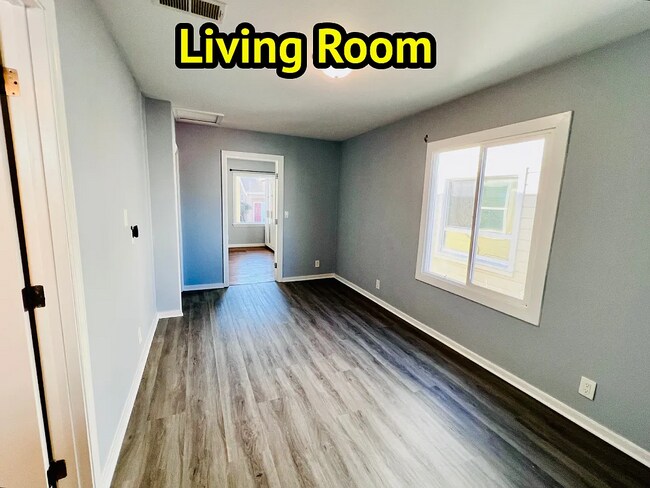 Foto del edificio - 660 Railroad Ave