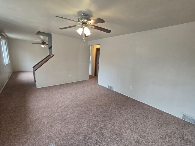 Foto del edificio - 3 Bedroom 2 Bathroom House - Penn Hills School District - AVAILABLE NOW