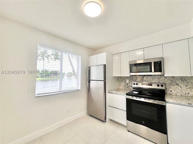 Building Photo - 842 NW 92nd Ave