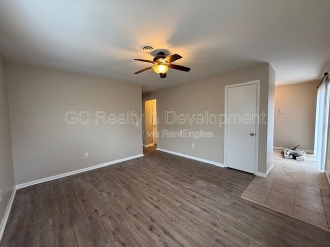 Foto del edificio - 510 W Kendall Dr