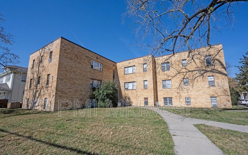 Primary Photo - 8 N Butler Ave
