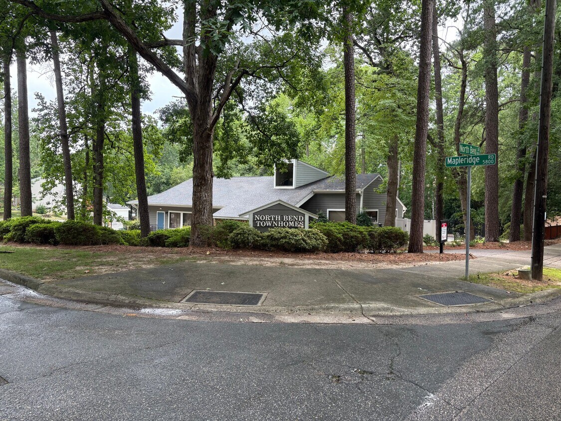 Foto del edificio - 829 Green Ridge Dr