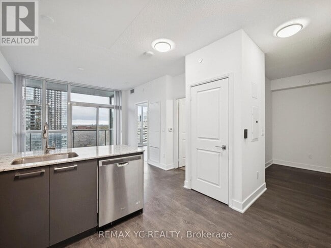 Building Photo - 88 Sheppard Ave E