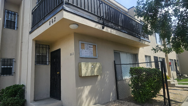 Building Photo - 866 W 126th St