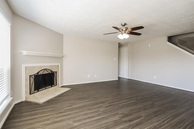 Foto del edificio - 16611 Great Oaks Hollow Dr