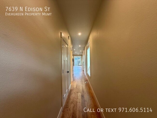Foto del edificio - 7639 N Edison St
