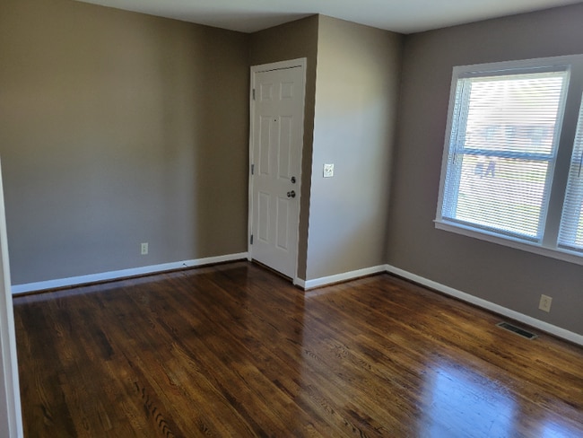Building Photo - 286 Largo Dr