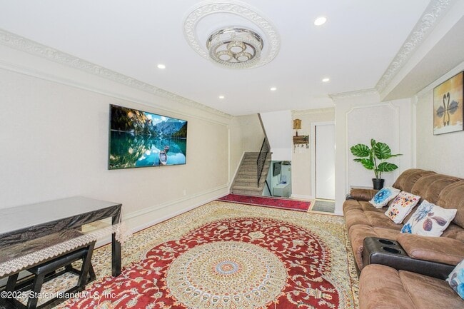 Building Photo - 453 Dongan Hills Ave