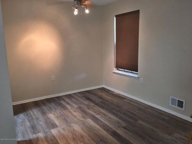 Building Photo - 602 Bromelia Ct