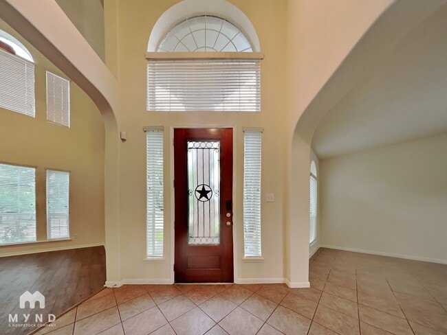 Building Photo - 7711 Summer Shore Dr