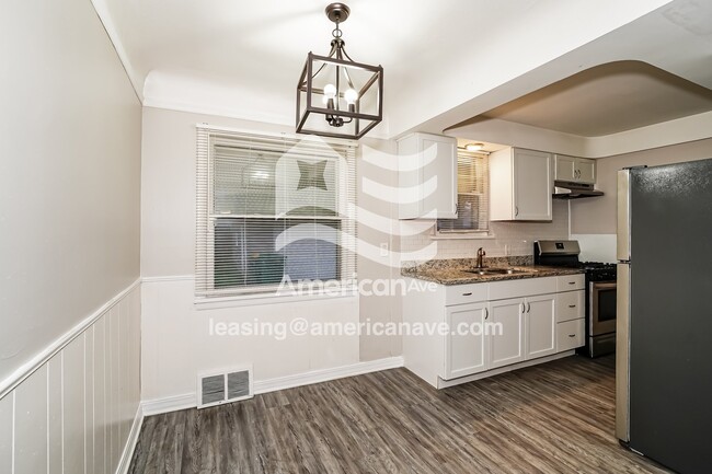 Building Photo - 14718 Reddington Ave