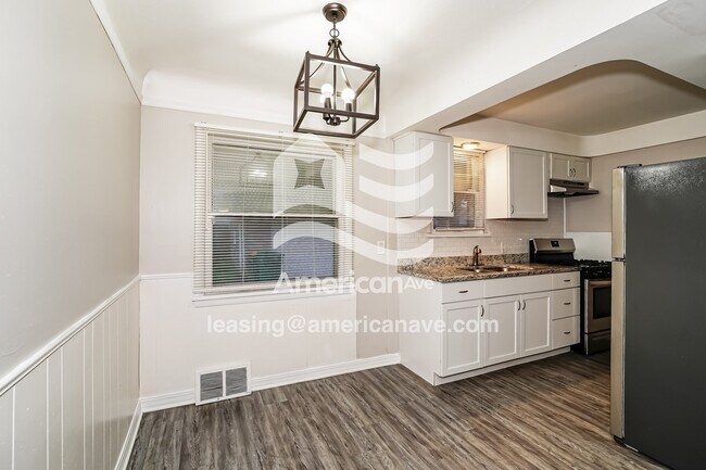 Foto del edificio - 14718 Reddington Ave