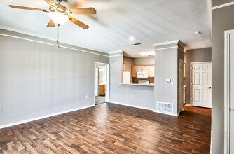 Building Photo - Creekwood Place