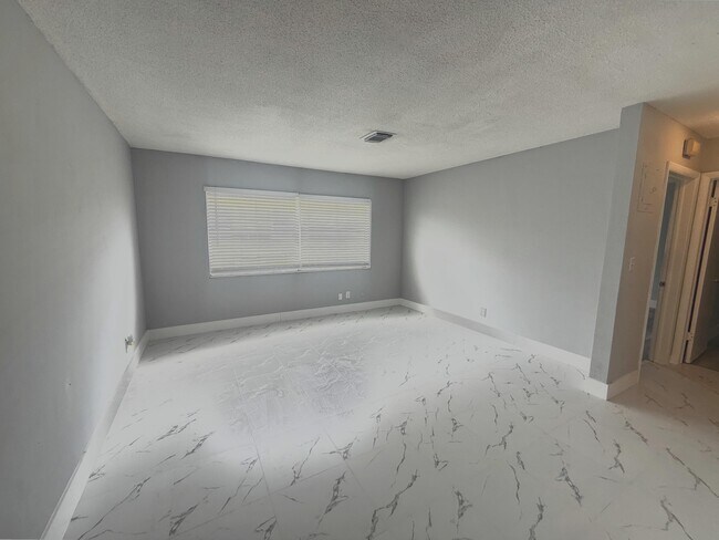 Foto del edificio - 1650 NW 52nd Ave