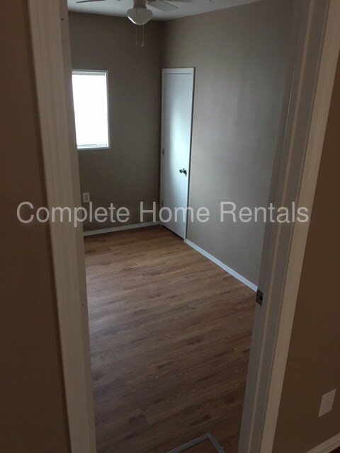 Foto del edificio - 5024 Creekwood Dr