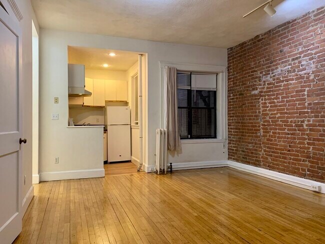 Building Photo - 1038 Beacon St