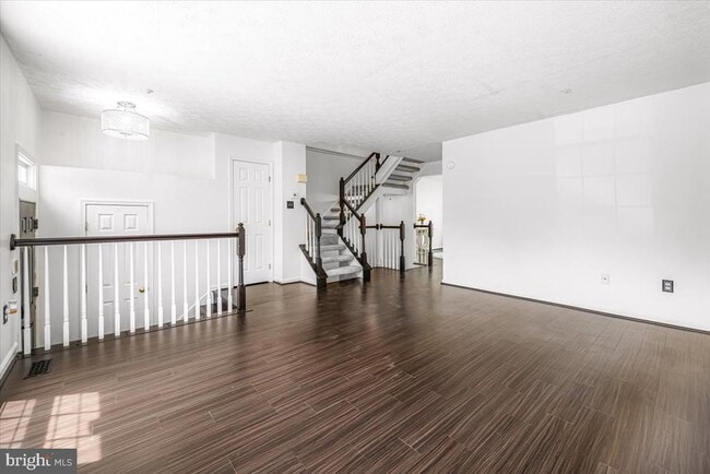 Building Photo - 11304 Southlakes Dr