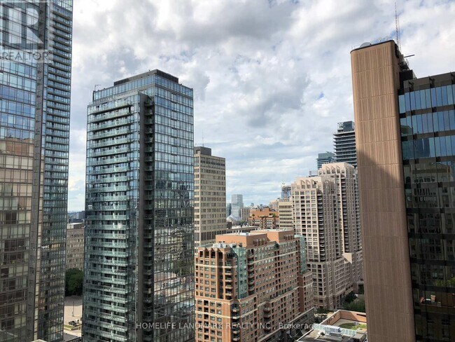 Building Photo - 15-2115 Grenville St
