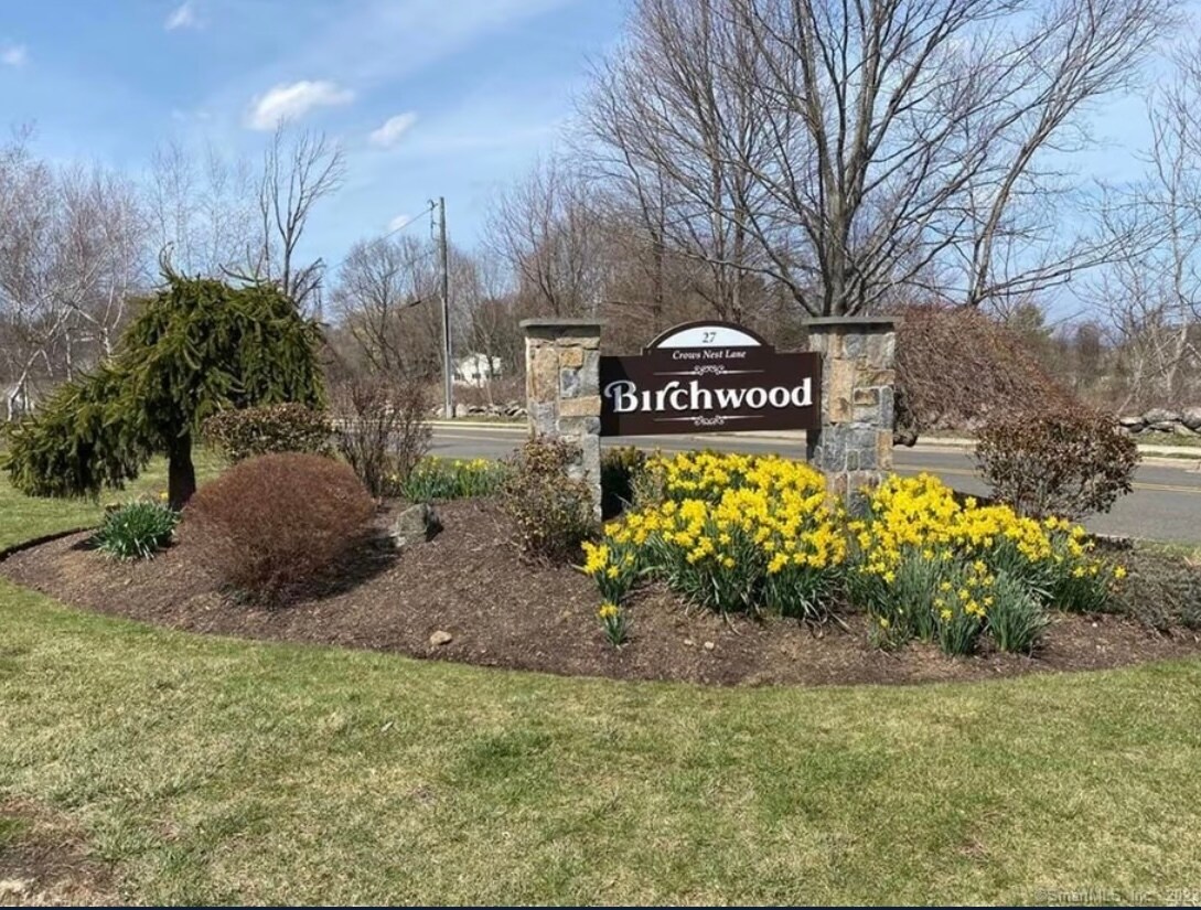 27 Crows Nest Ln Unit 11B, Danbury, CT 06810 Condo for Rent in Danbury, CT