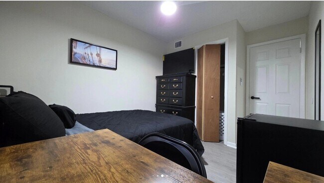 Foto del edificio - 1343 Poppy Ave