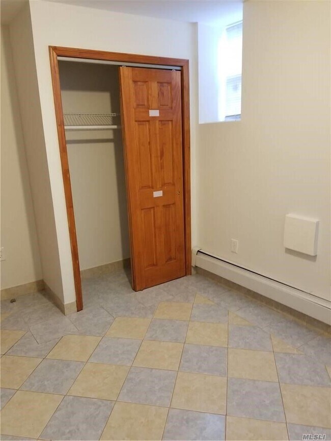 Foto del edificio - 64-19 Woodside Ave