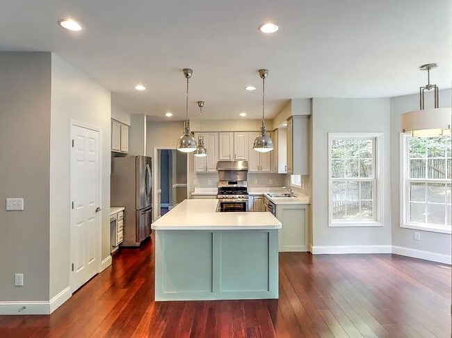 Foto del edificio - Room in House on New Parkside Dr