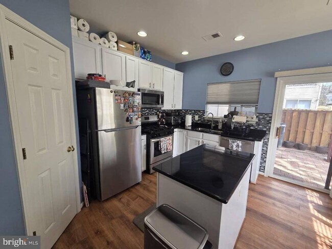 Foto del edificio - 2429 Dew Meadow Ct