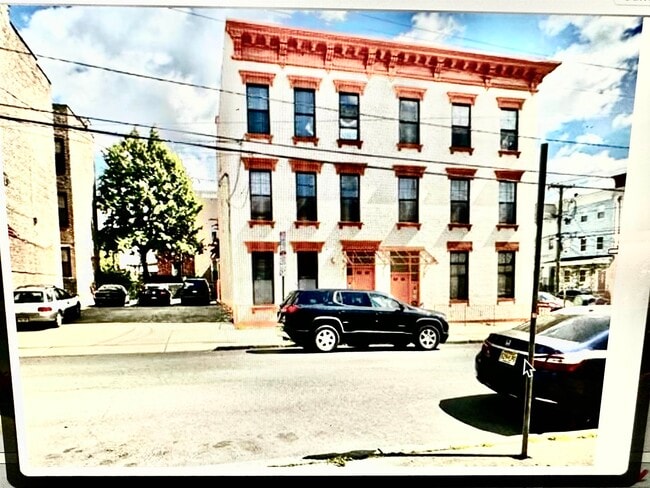 Building Photo - 86 South St