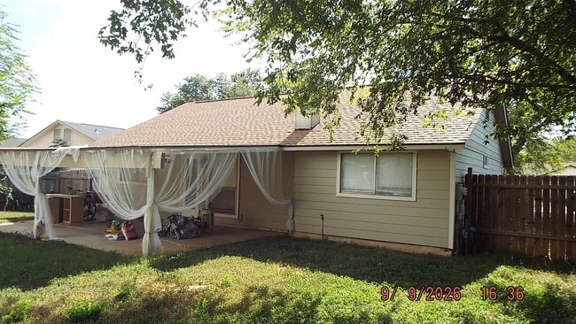Building Photo - 8311 Meadow Fire St