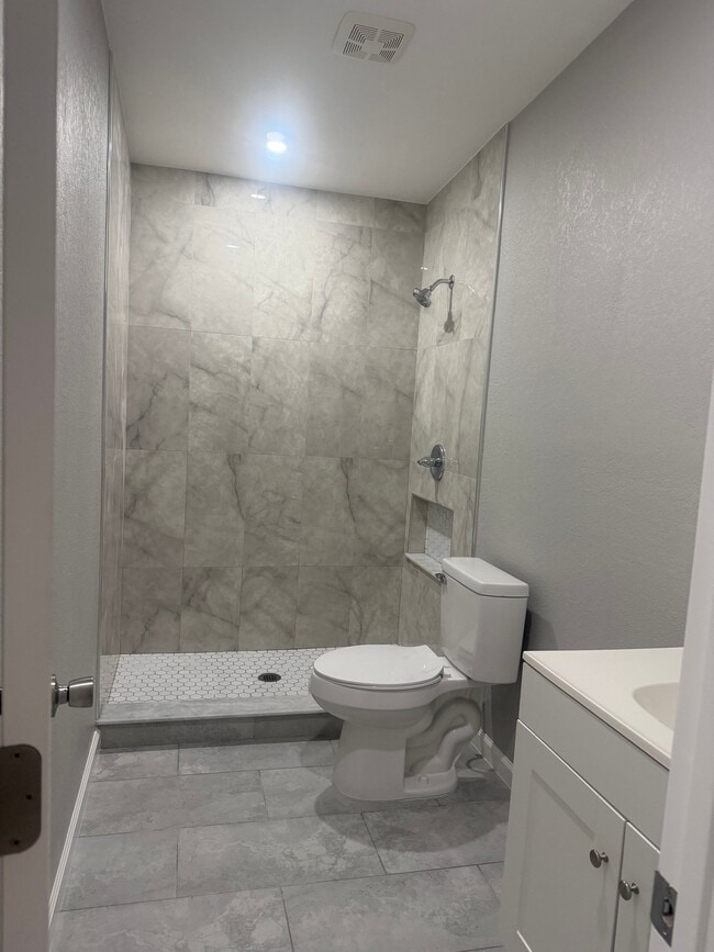 Foto del edificio - 3040 Fletcher Ave