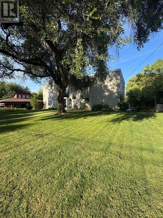 Building Photo - 8 Cherry St