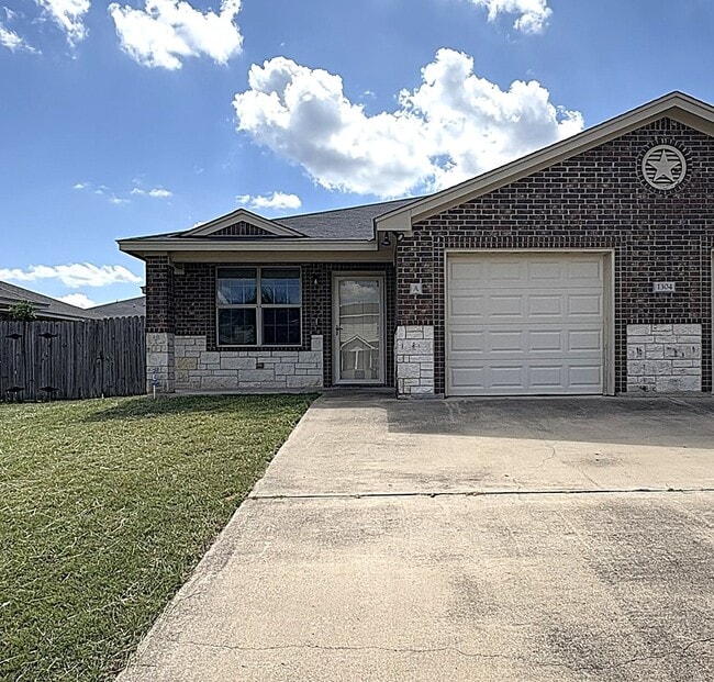 Building Photo - 1304 Cavalry Ln