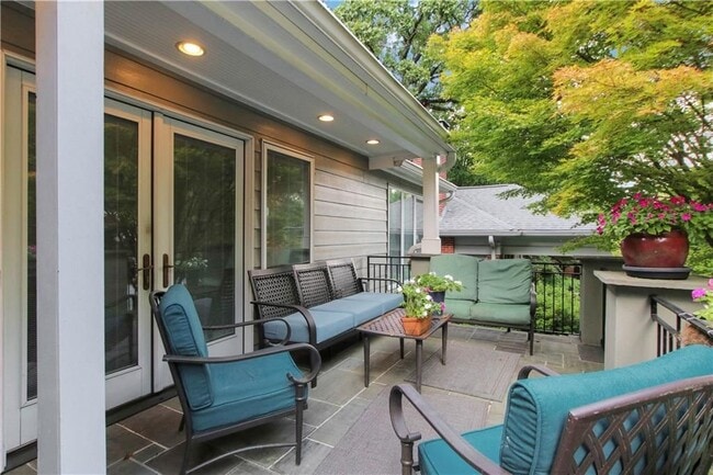 Foto del edificio - 925 Highland Terrace NE