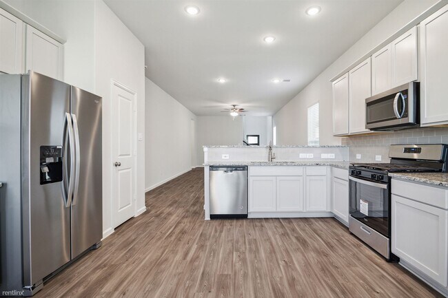 Foto del edificio - 5 br, 3 bath House - 12930 River Run