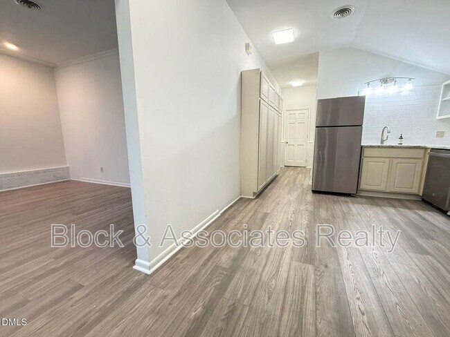 Foto del edificio - 1421-A Lynn Road