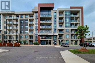 Building Photo - 101-101 Shoreview Pl