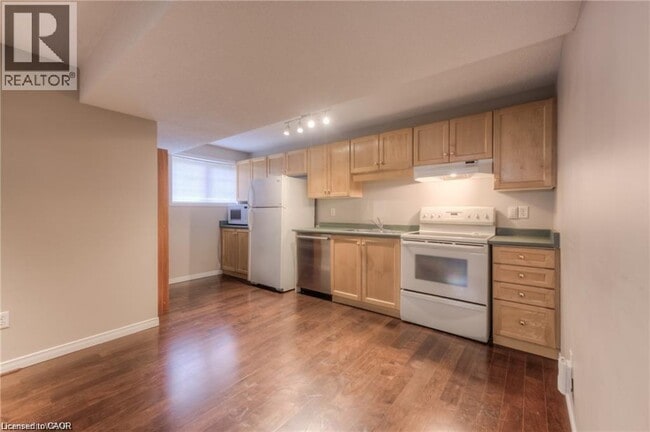 Building Photo - 8 Melran Dr