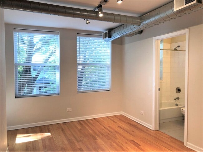 Building Photo - 2510 W Leland Ave