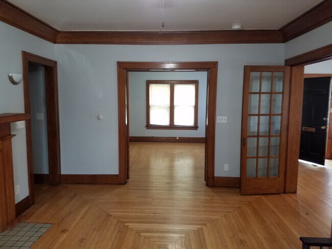 Foto del edificio - 830 E College St